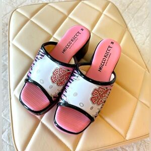 *New* Hello Kitty platform Sandals